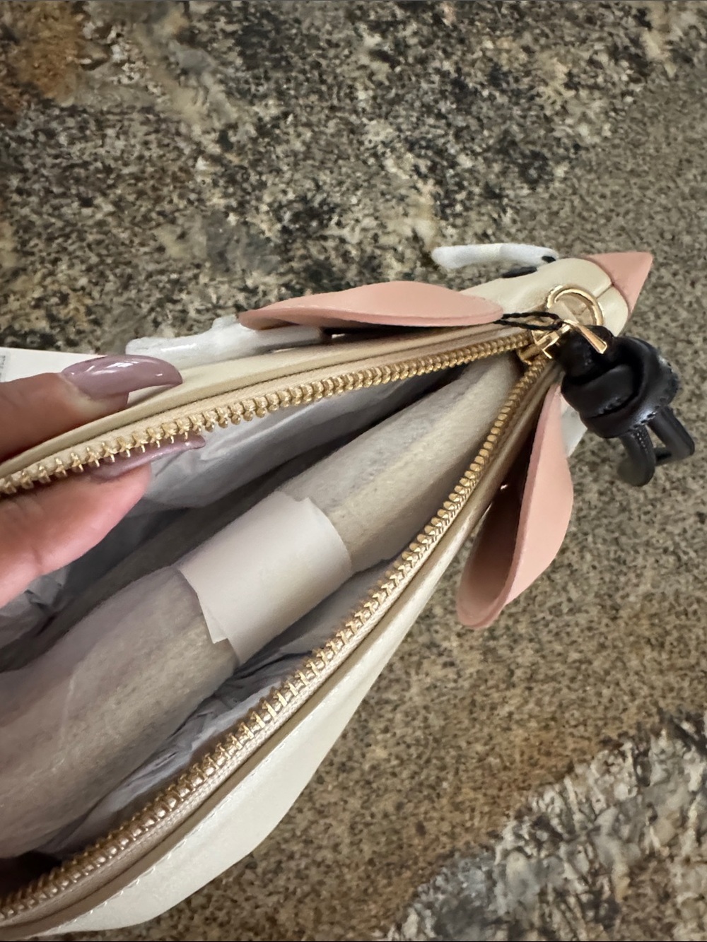 Marc Jacob’s Leather Mouse Crossbody Bag - Discontinued And Hard To Find - Picture 4 of 7